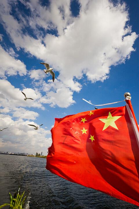 比亚迪股份发盈喜 预计2023年度归母净利润290亿到310亿元